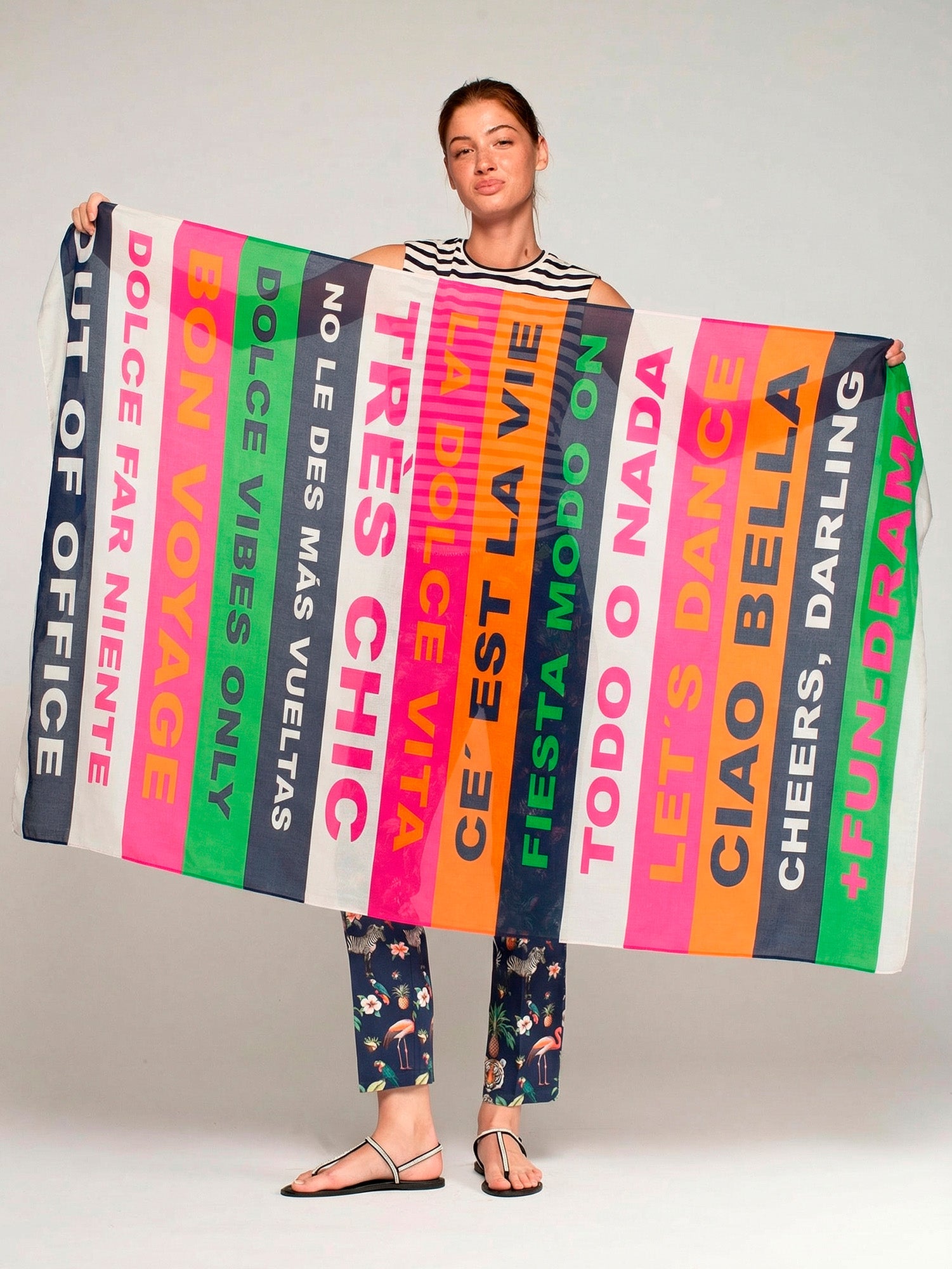FULAR MULTICOLOR FRASES