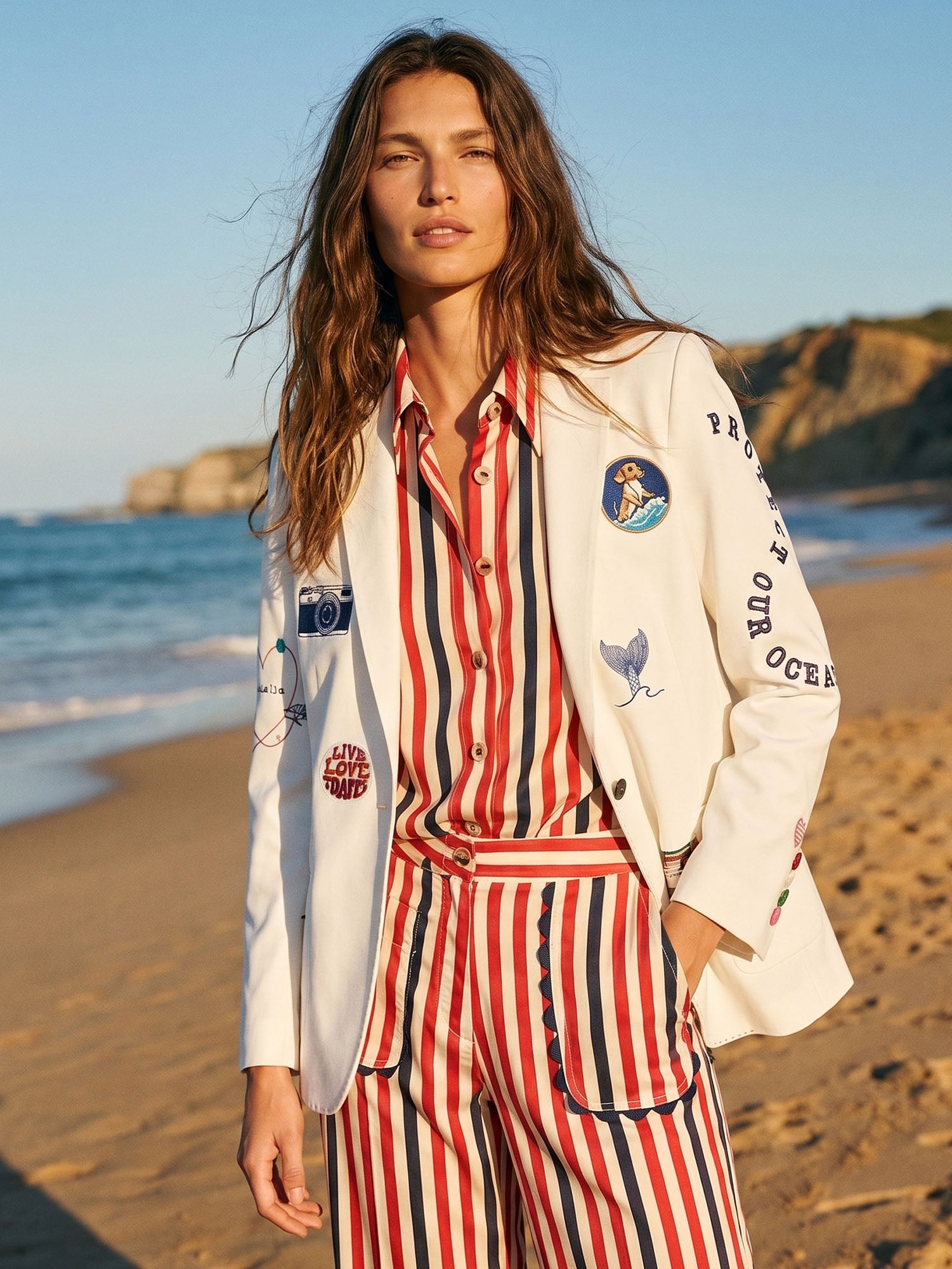 CHAQUETA BLANCA BORDADO SURF