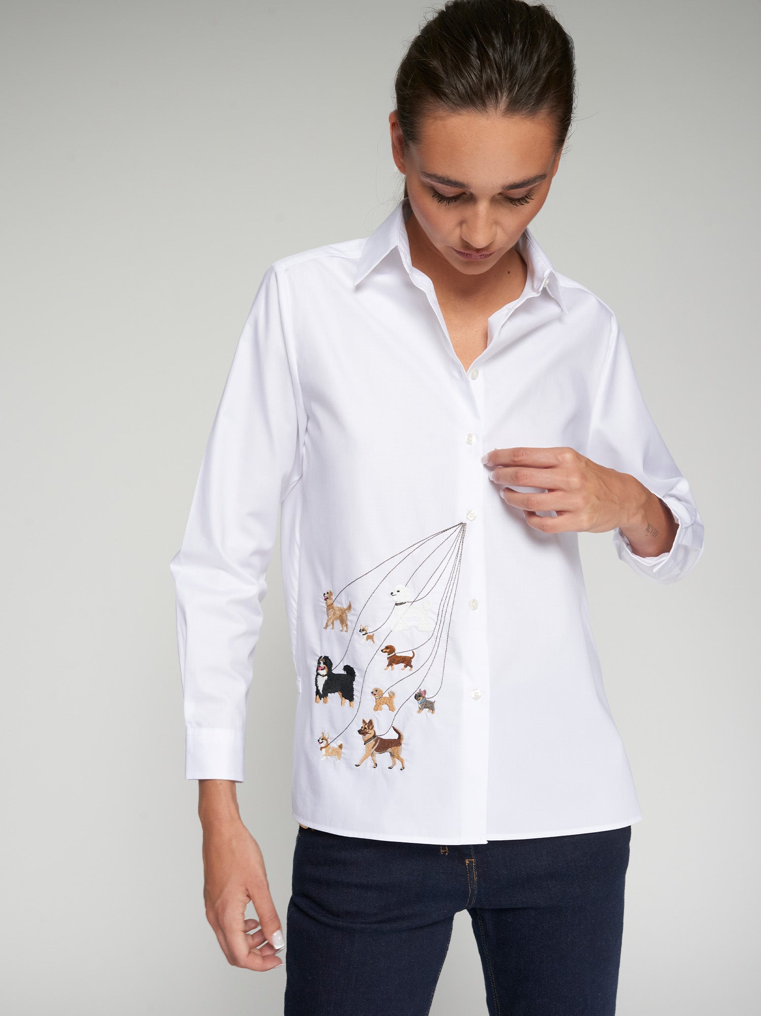 CAMISA BLANCA ILUSTRACIÓN PERROS