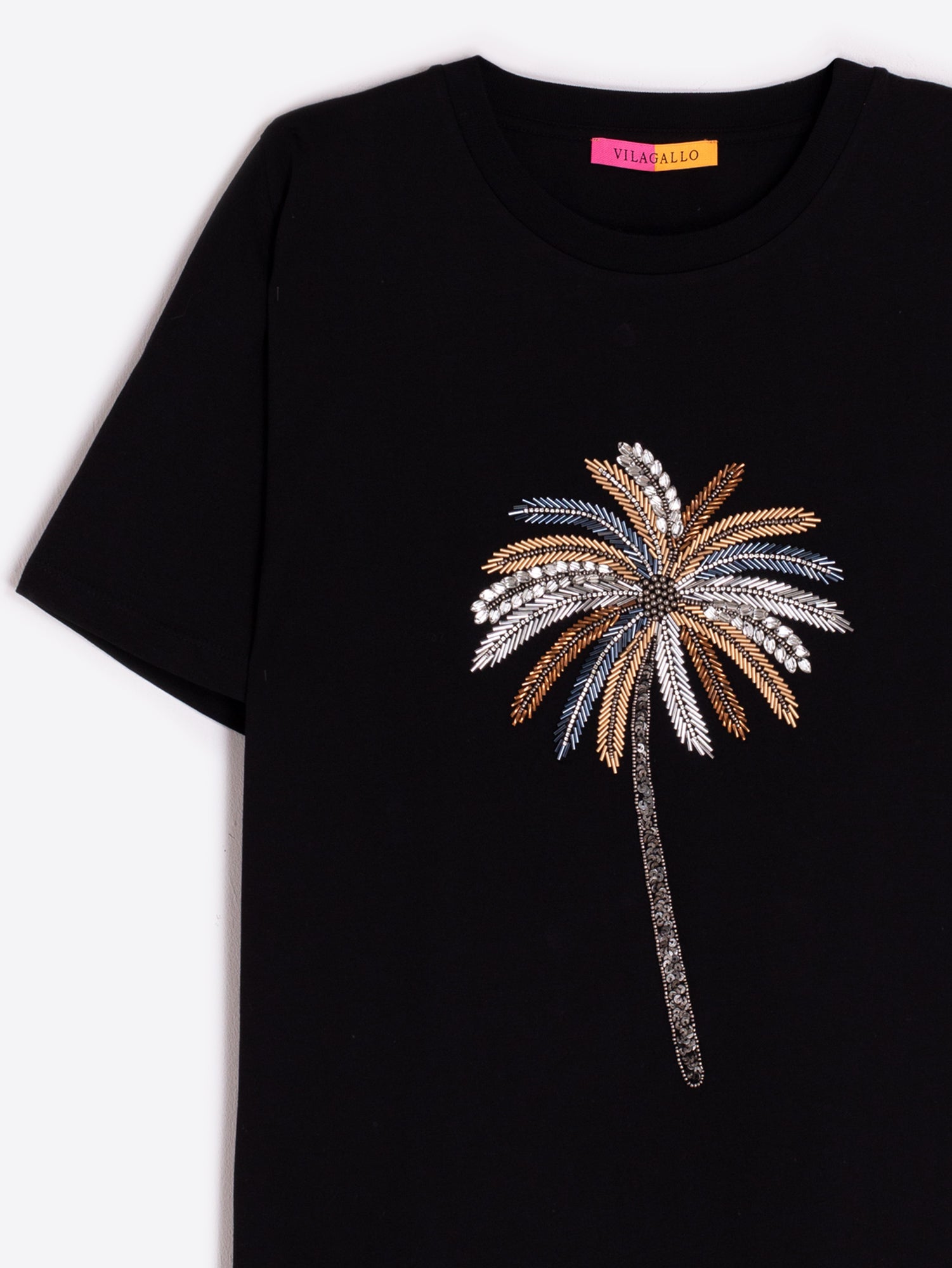 CAMISETA NEGRA PALMERA BORDADA