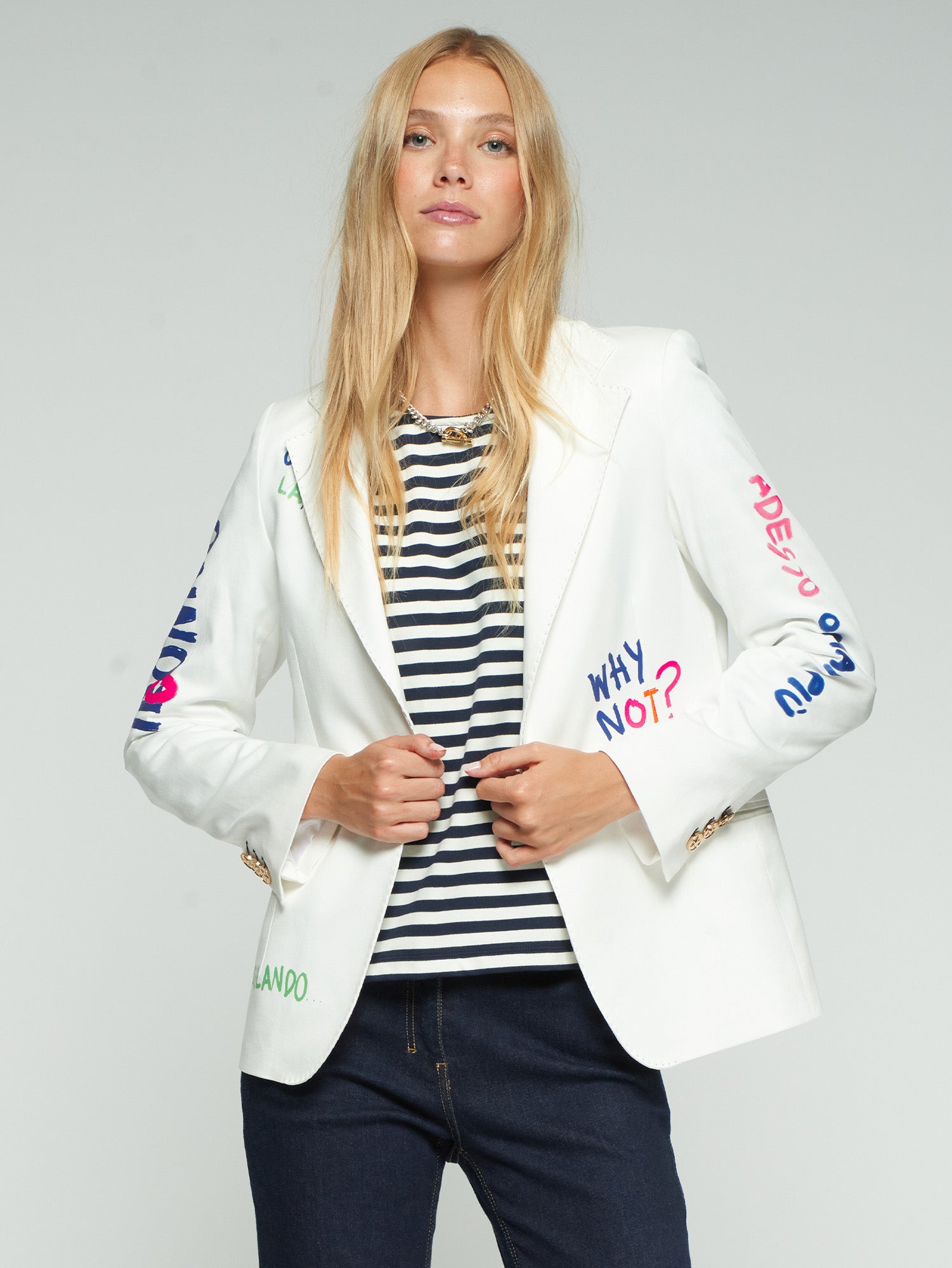 CHAQUETA BLANCA CAUTION