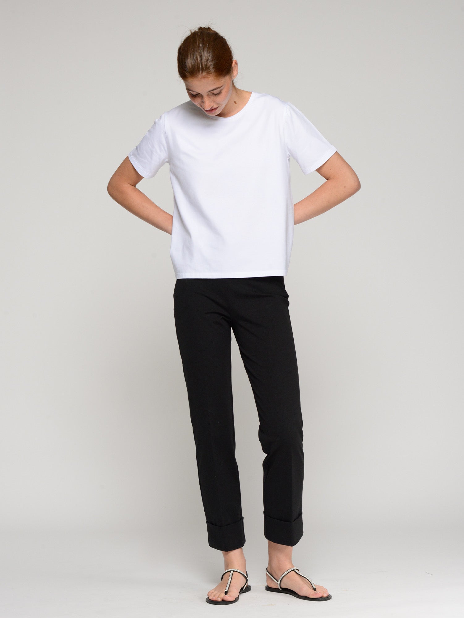 PANTALÓN NEGRO RECTO VUELTA
