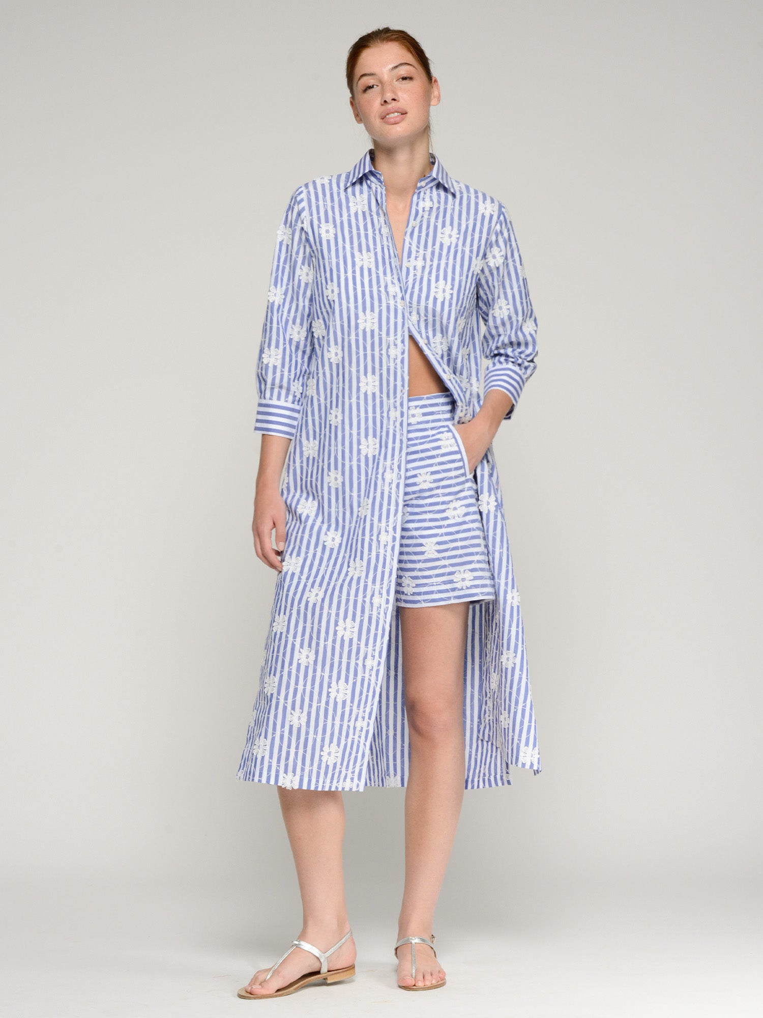 VESTIDO CAMISERO RAYAS AZUL Y FLORAL BLANCO