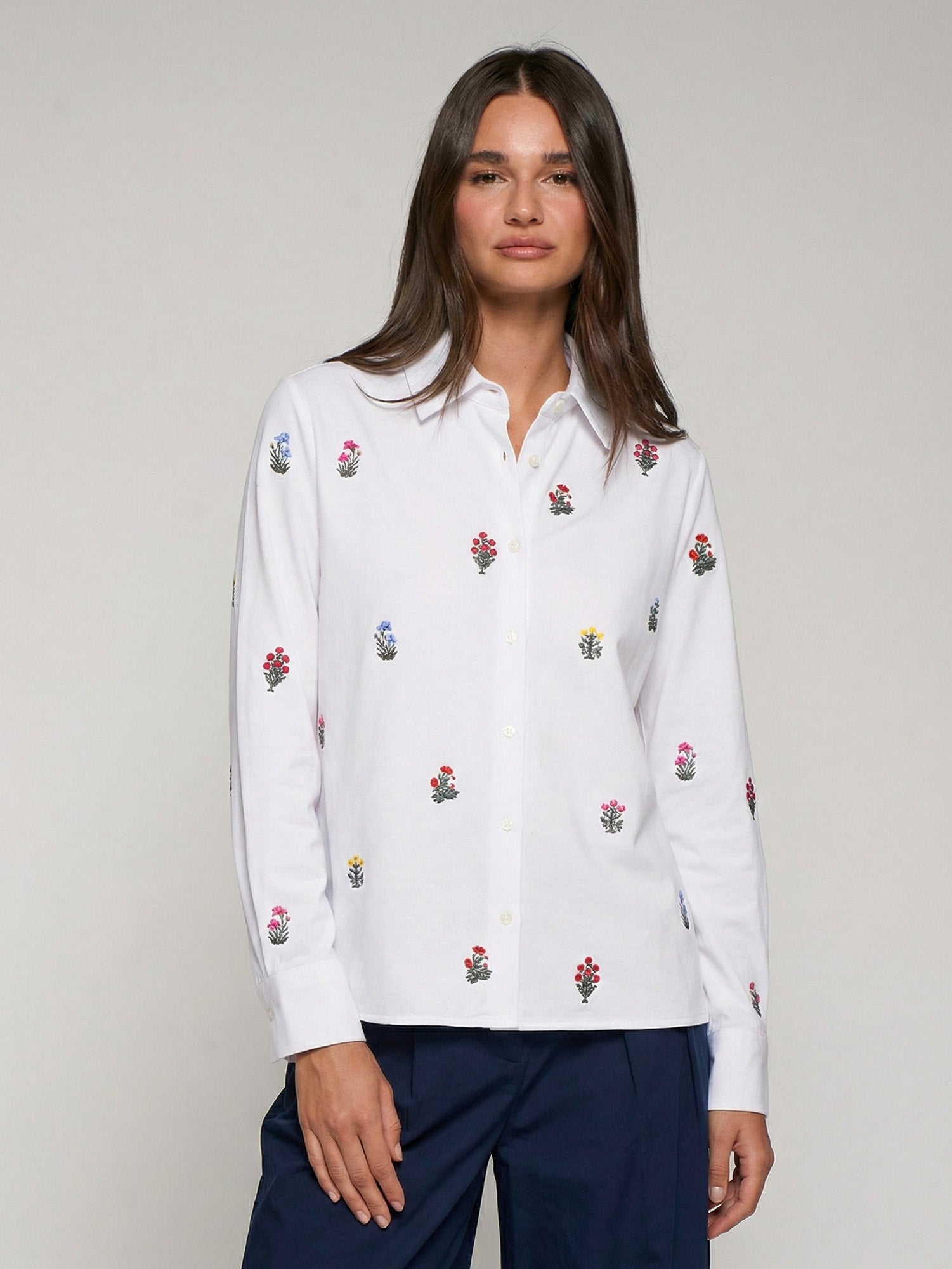 CAMISA BLANCA BORDADOS FLORALES