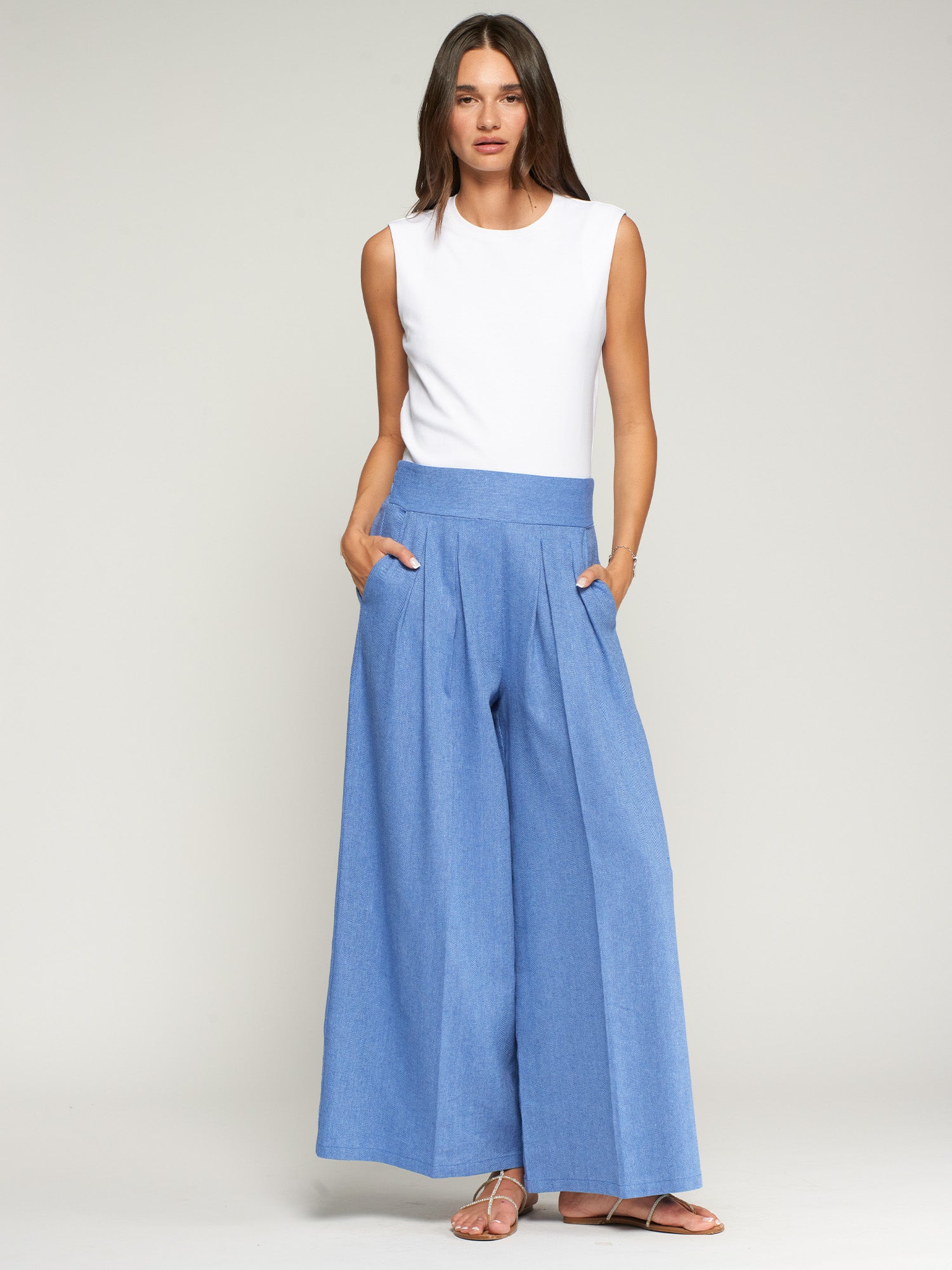 PANTALÓN ANCHO AZUL TABLAS DELANTERAS