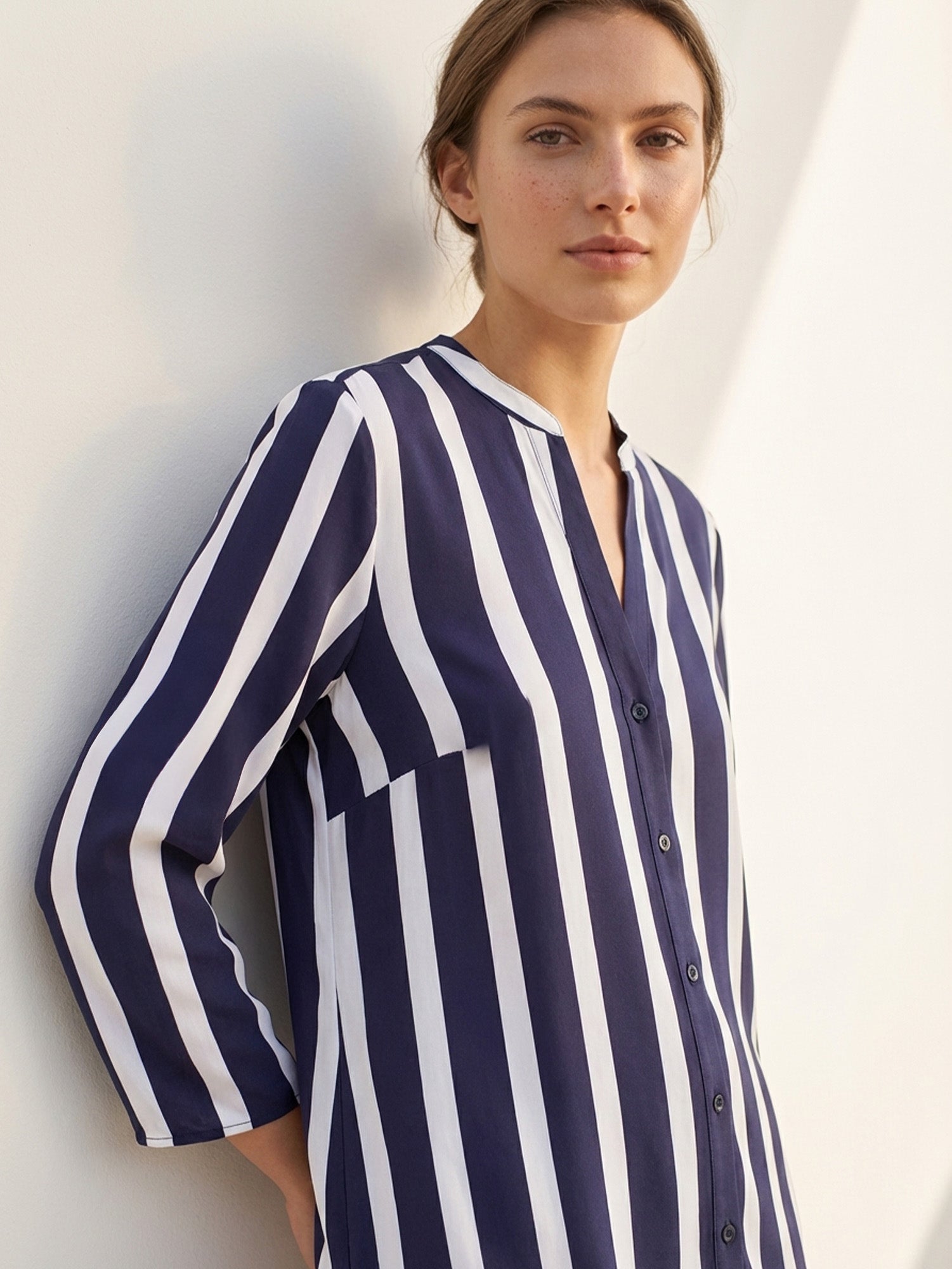 CAMISA RAYAS MARINO Y BLANCO CUELLO ABIERTO