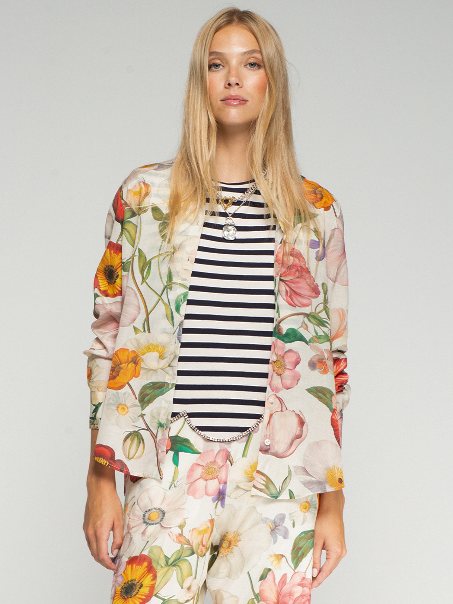 CAMISA ESTAMPADO FLORES ILUSTRADAS