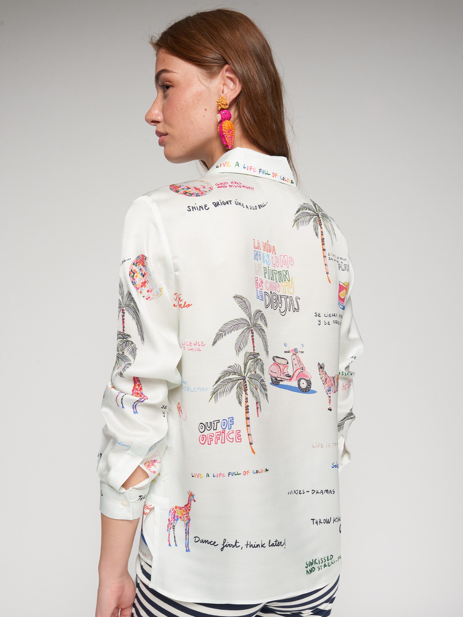 CAMISA ESTAMPADO FRASES Y PALMERAS