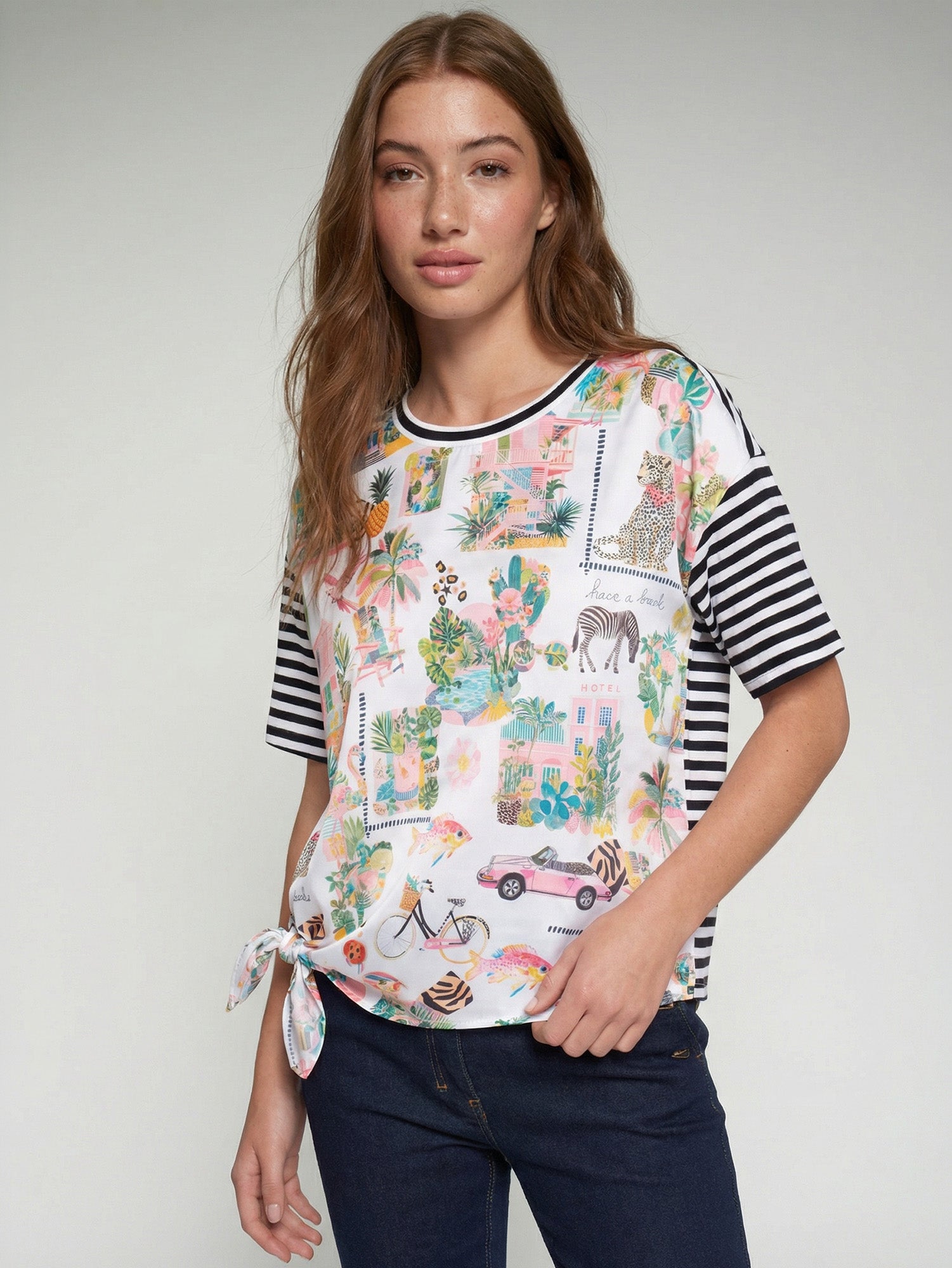 CAMISETA ESTAMPADO TROPICAL RAYAS LAZO LATERAL