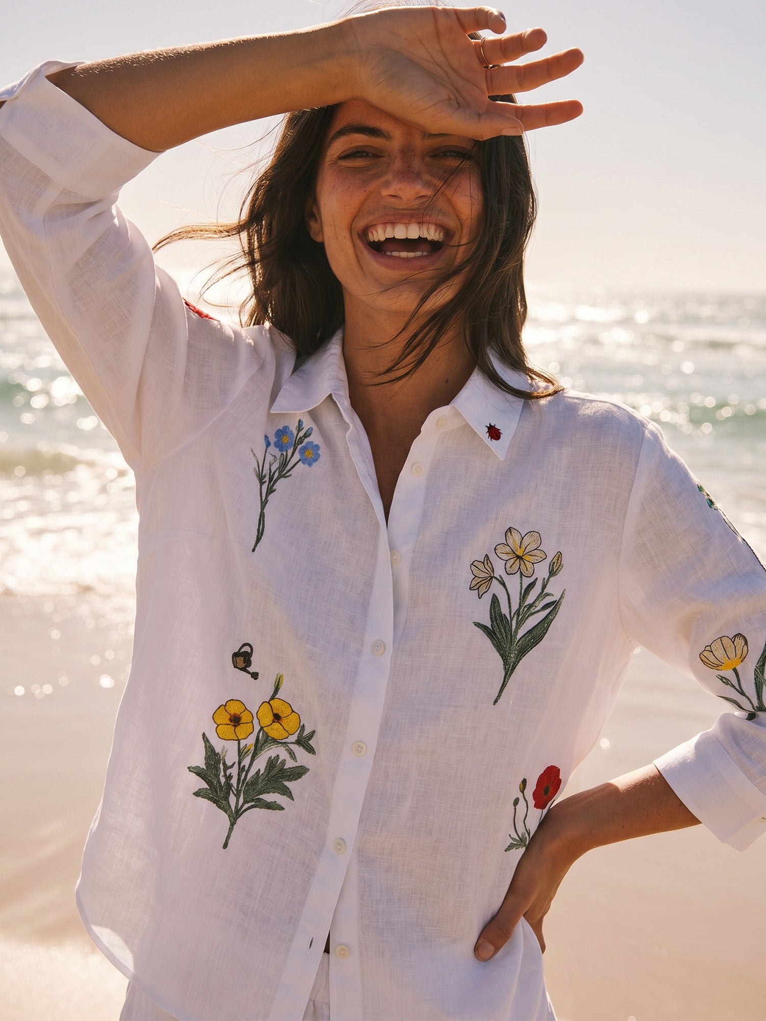 CAMISA BLANCA FLORES BORDADO