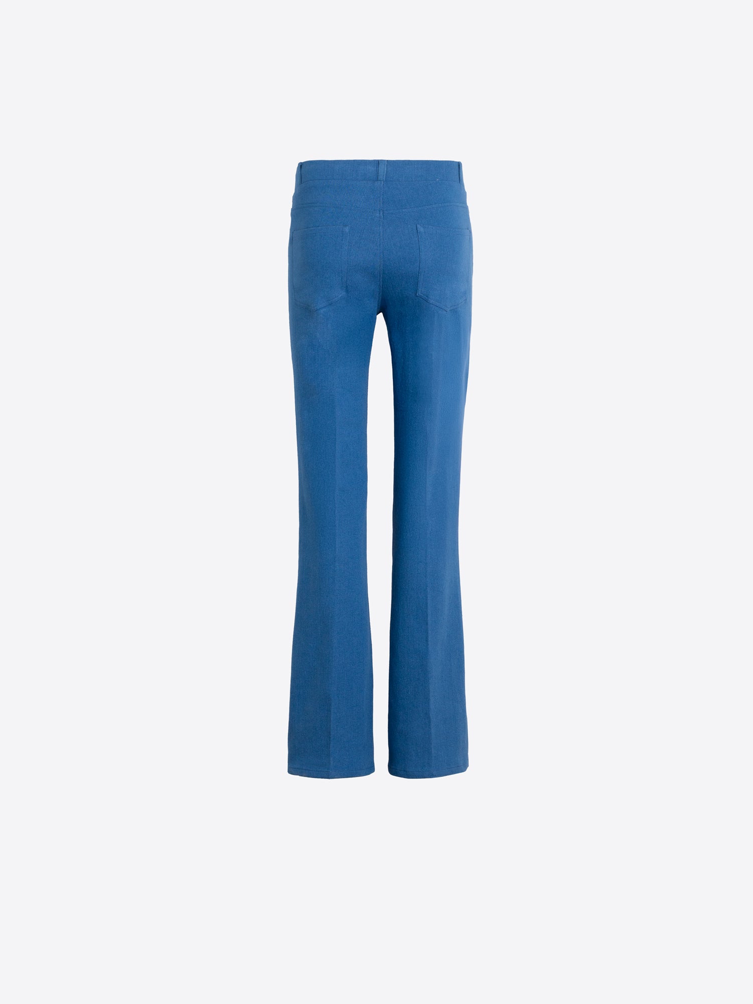 PANTALÓN ACAMPANADO AZUL DE CINCO BOLSILLOS