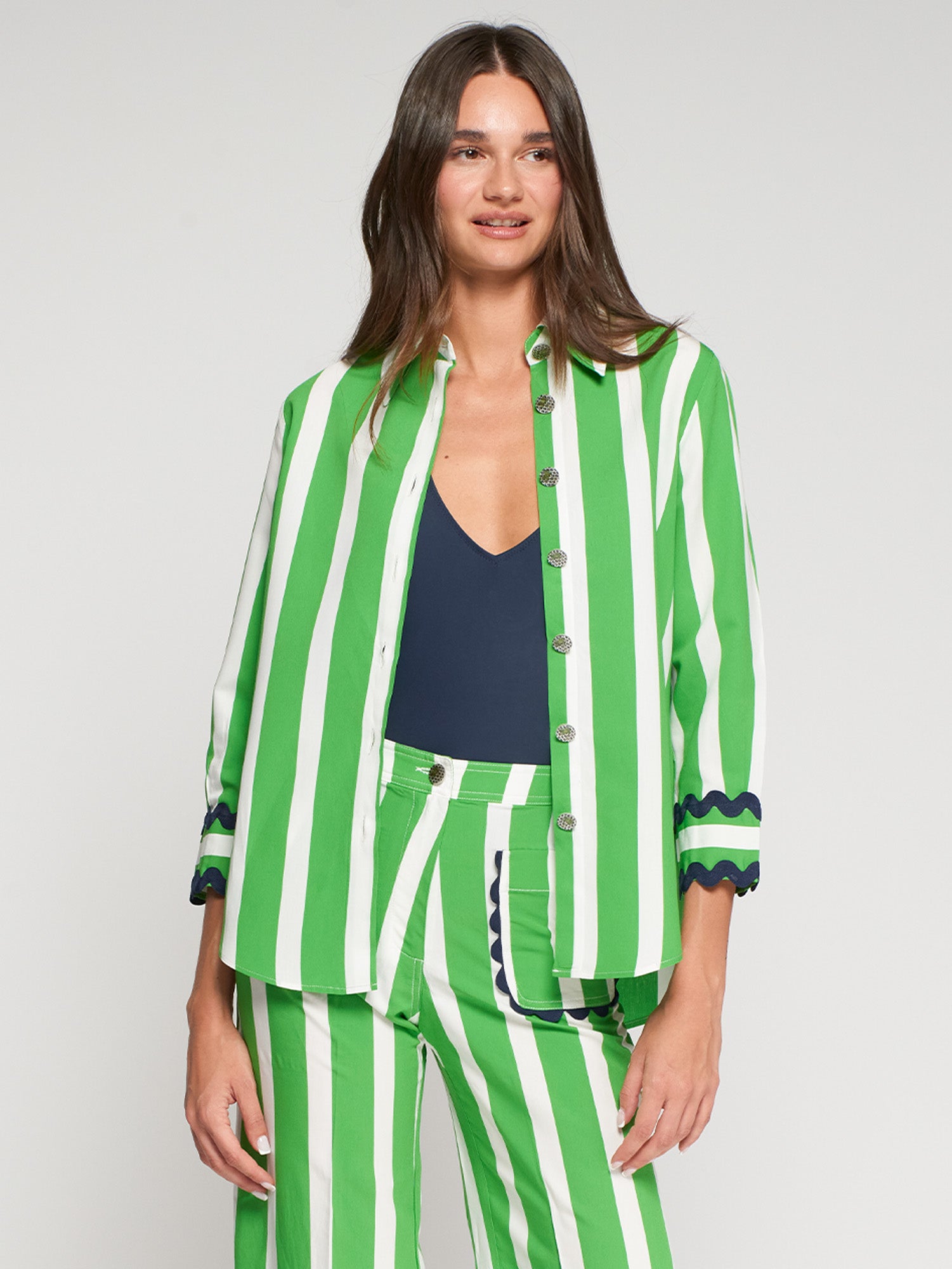 CAMISA RAYAS VERDE PUÑOS ONDULADOS