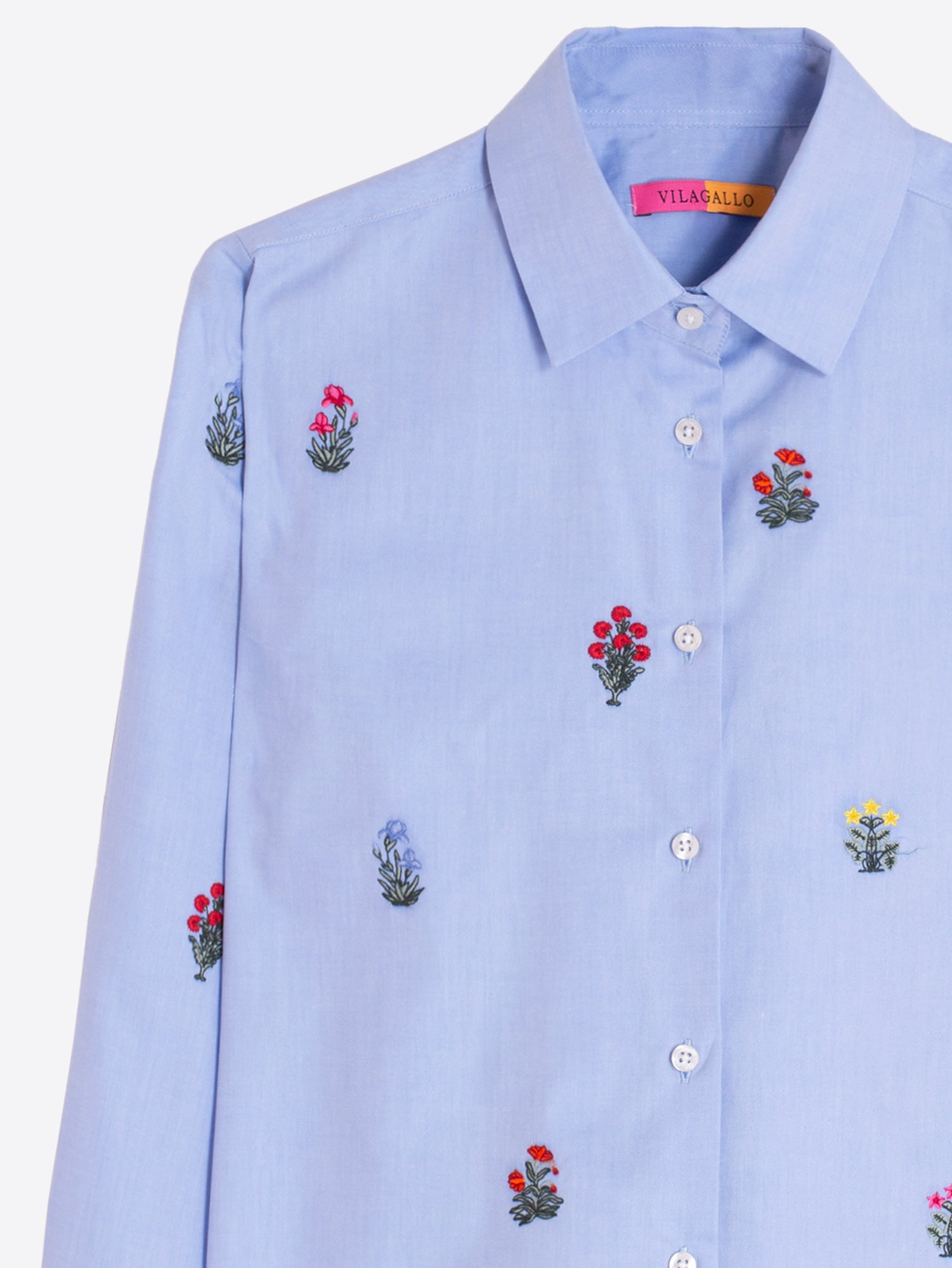 CAMISA AZUL BORDADOS FLORALES