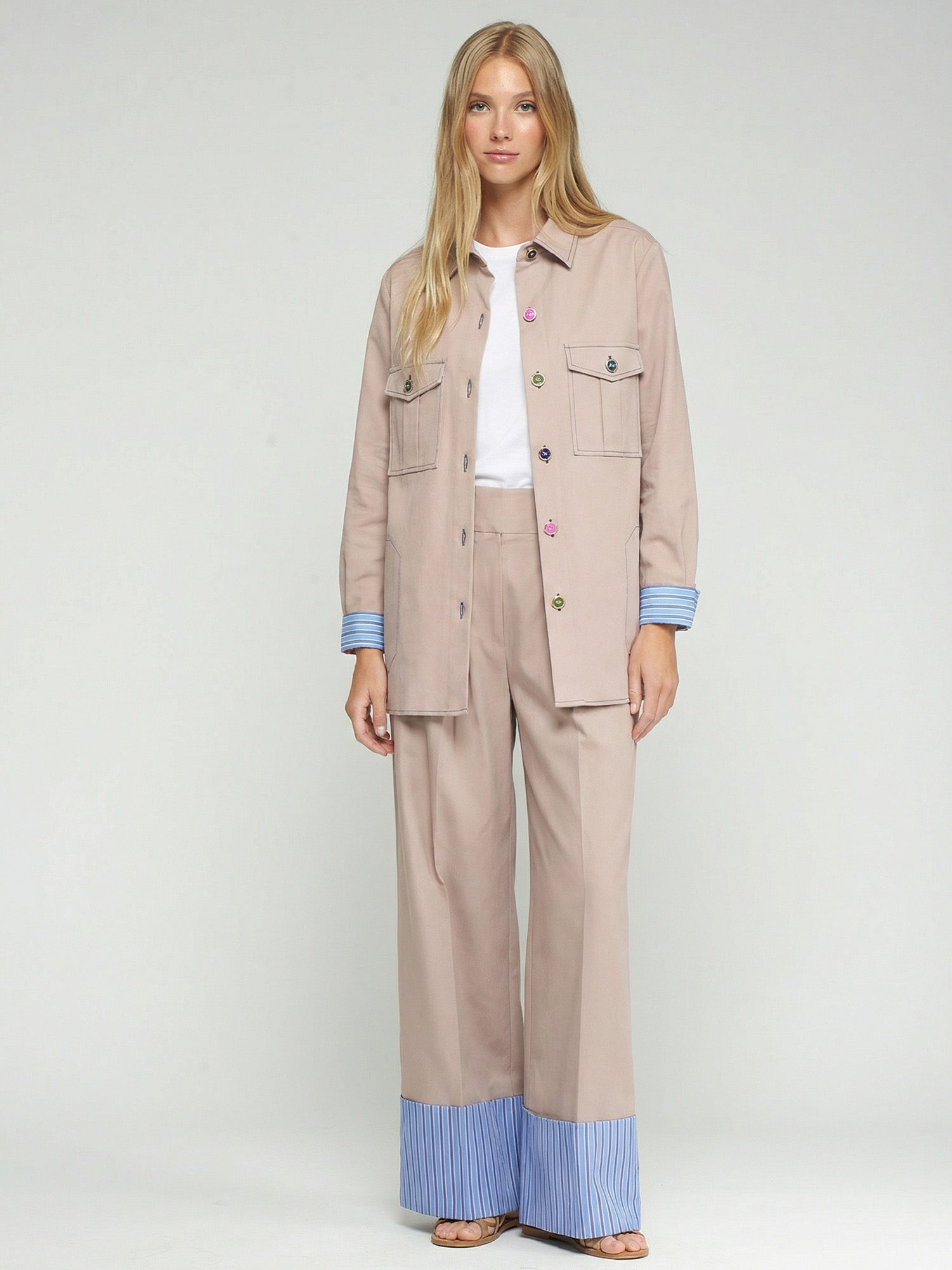 PANTALÓN BEIGE PUÑO RAYAS