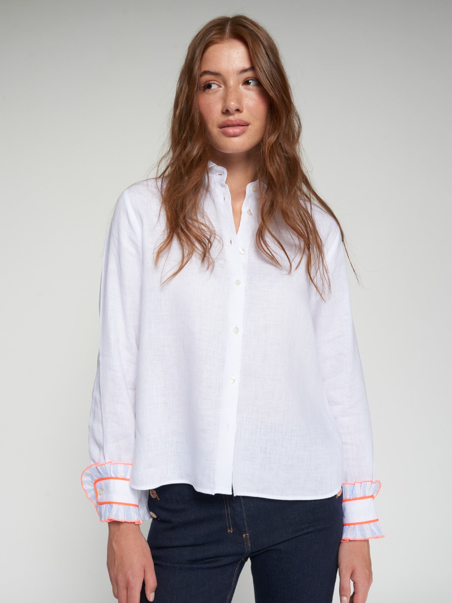CAMISA BLANCA PUÑOS VOLANTE