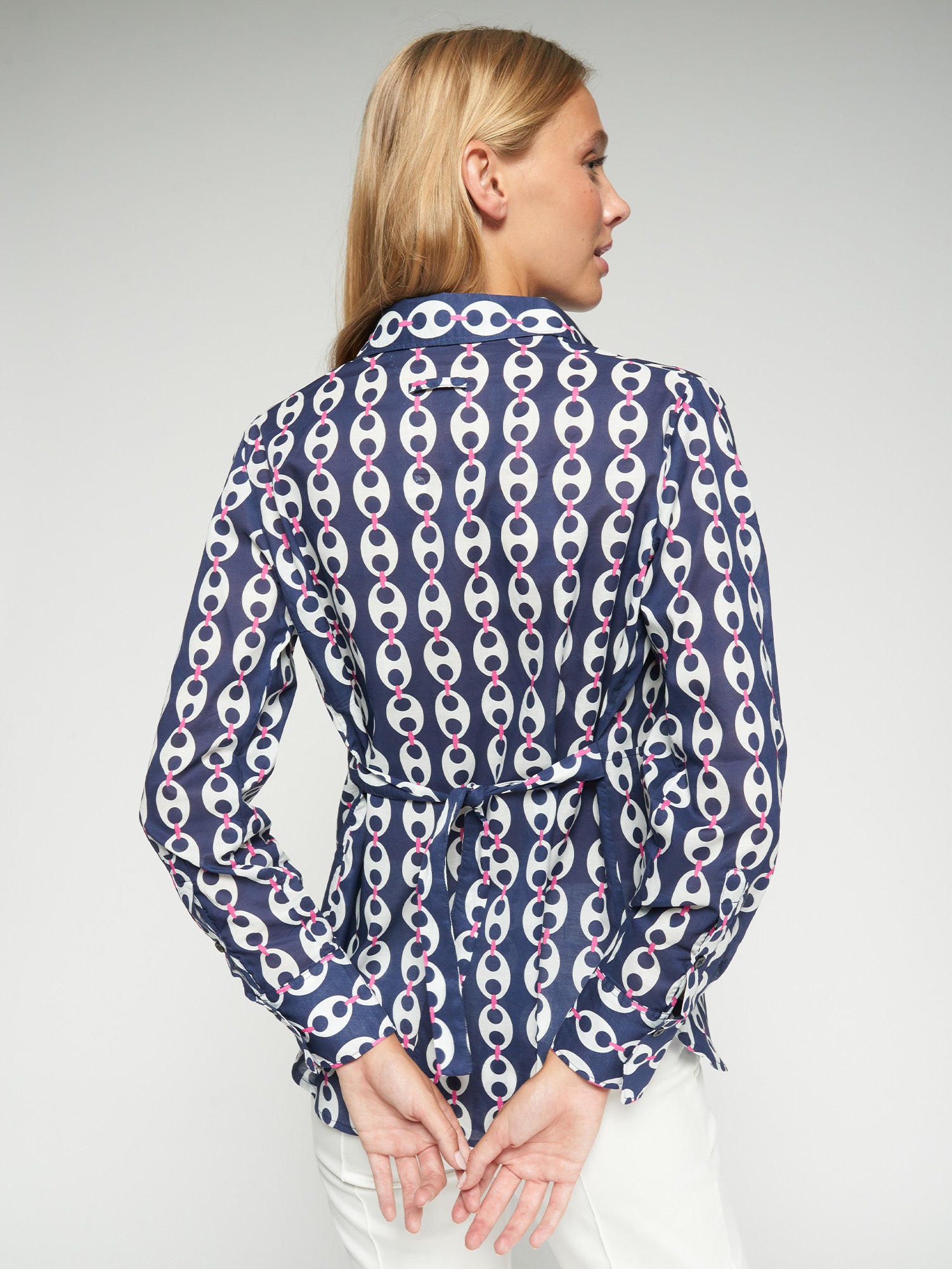 CAMISA ESTAMPADO GEOMÉTRICO AZUL MARINO